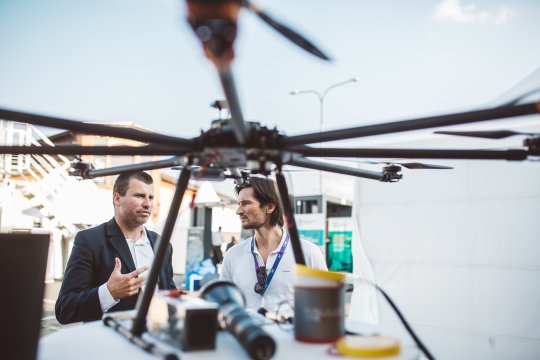 Autonomní lovec dronů Eagle.One prezentován na konferenci Future Port Praha