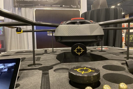 Autonomní lovec dronů Eagle.One prezentován na mezinárodním expu v Las Vegas.